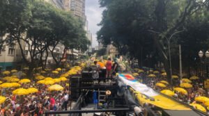 Compra de bilhetes aéreos para o Carnaval de SP cresce 11% em 2026, em relação ao mesmo período de 2025