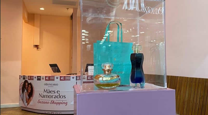 Suzano Shopping sorteia vales-viagem de R$ 10 mil e dá perfumes em campanha de Dia das Mães e Namorados